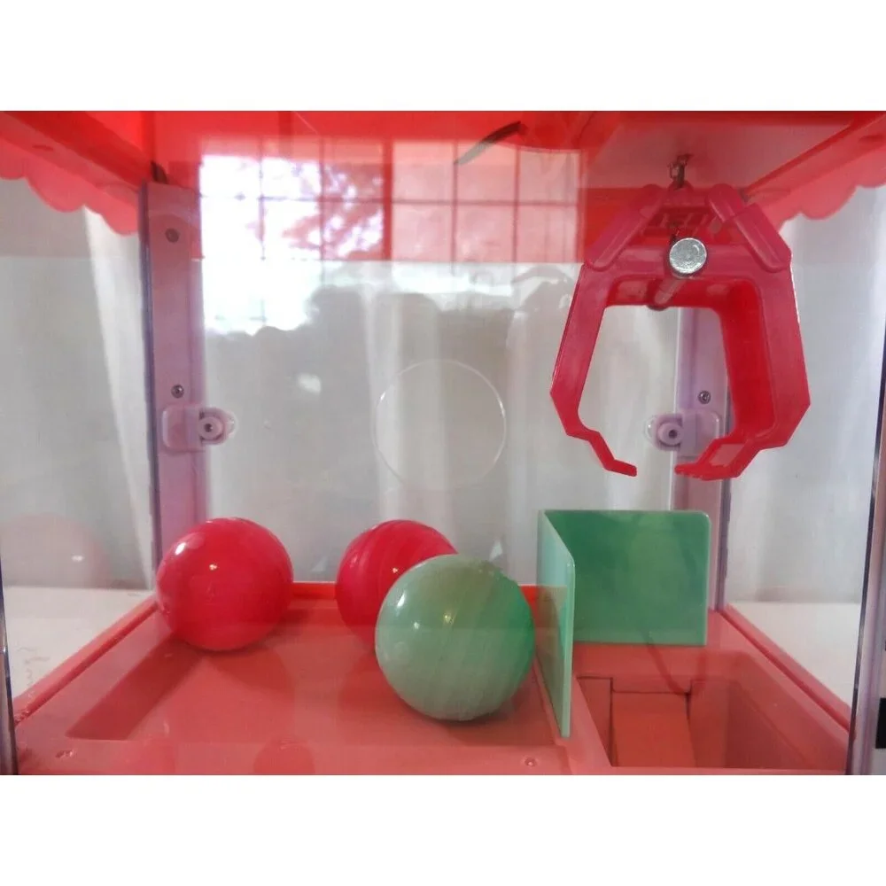 LOL Surprise Minis Claw Machine‎ Playset with  Mini Balls